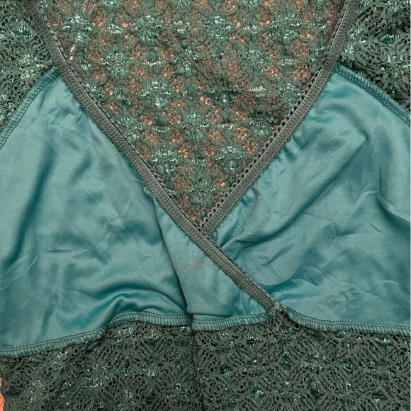 Vintage Y2K Style Lace V Neck Top - Picture 6 of 6